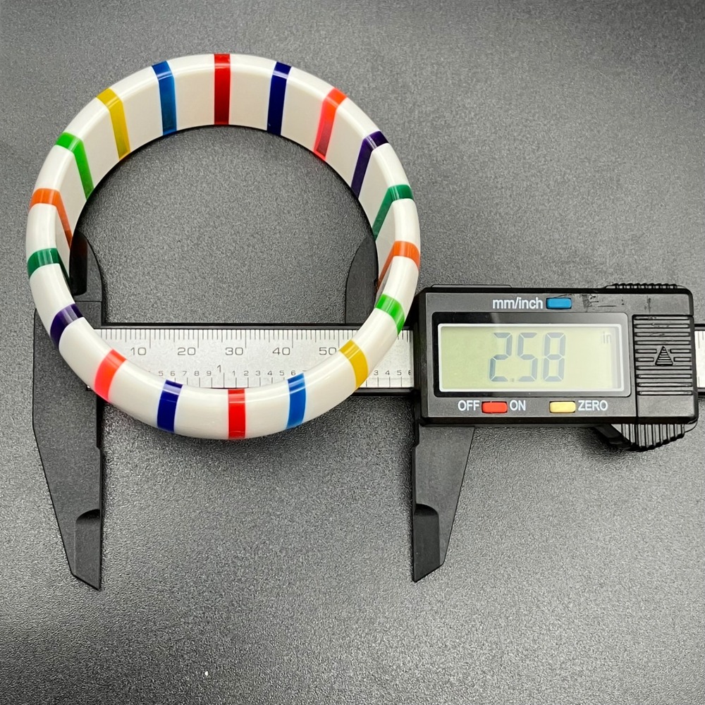 Vintage Bangle Bracelet White Rainbow Multicolor Stripe Chunky Acrylic Size 8.25 - Picture 5 of 6